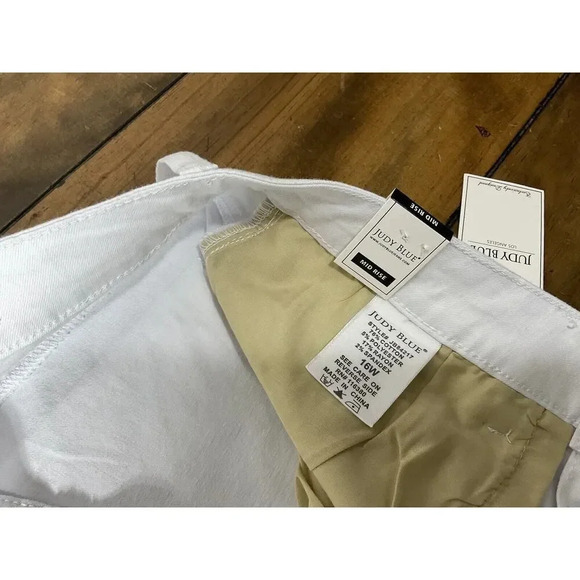 JUDY BLUE Jeans Womens 16W White Boyfriend Fit Stretch Distressed Mid Rise - Picture 10 of 15